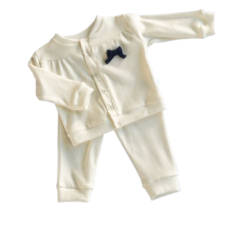 Conjunto abrigo off white menina